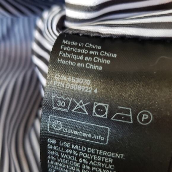 H & M PADDED SNAP CLOSE  VEST WITH POCKETS SIZE LARGE - Picture 5 of 7